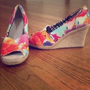TOMS floral espadrille peep toe wedges